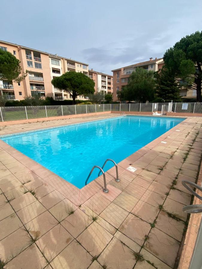 Studio Dans Residence Avec Piscine Et Tennis Frejus Exterior photo